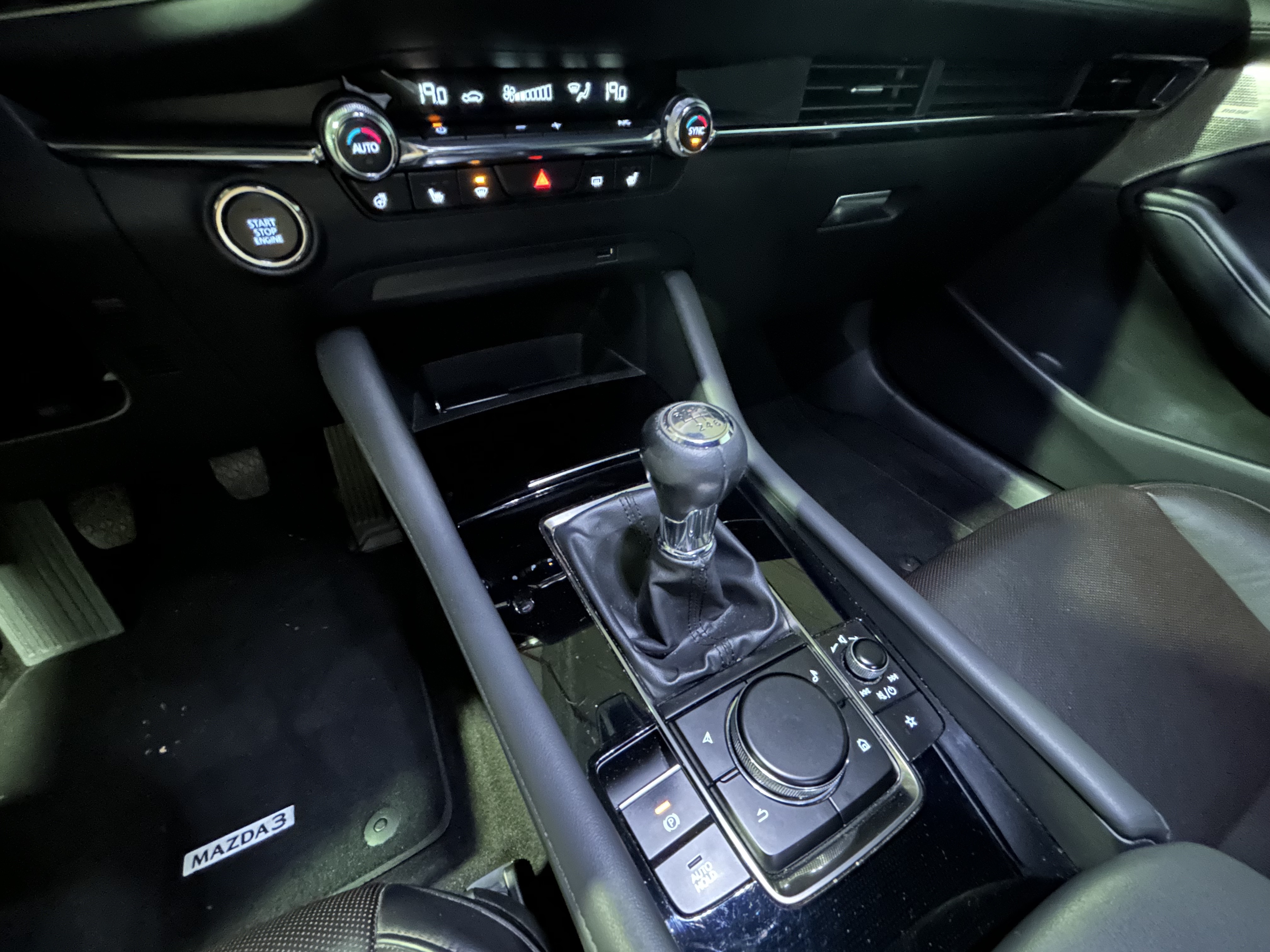 Mazda 3 2.0 Skyactiv-X 180 CV · Acabado LUXURY